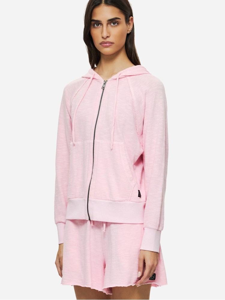 7f1ff8d0-a26d-4dbc-901c-265eb1247b52-750x1000